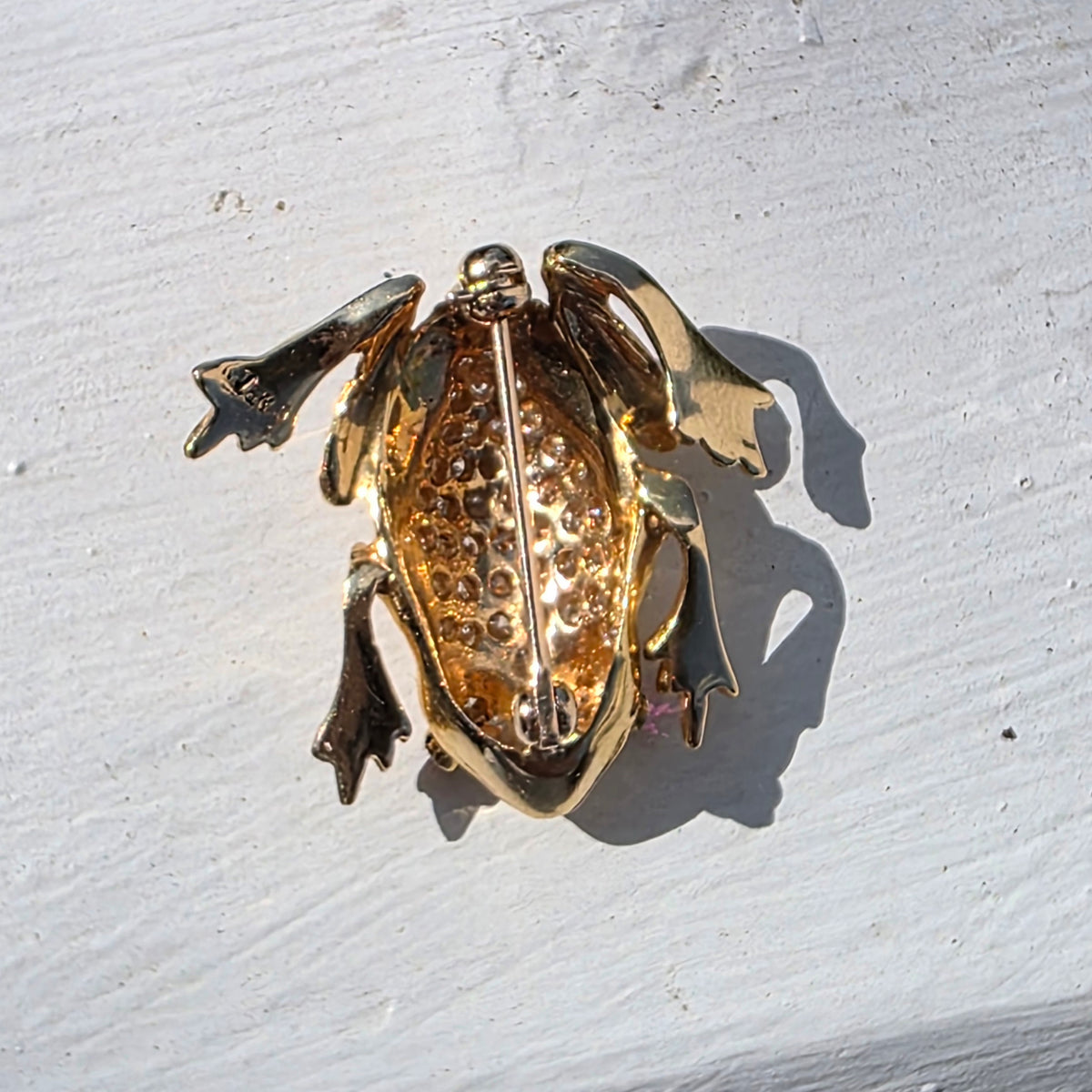 Vintage 18k Yellow Gold & Pave Set Diamond Frog Brooch