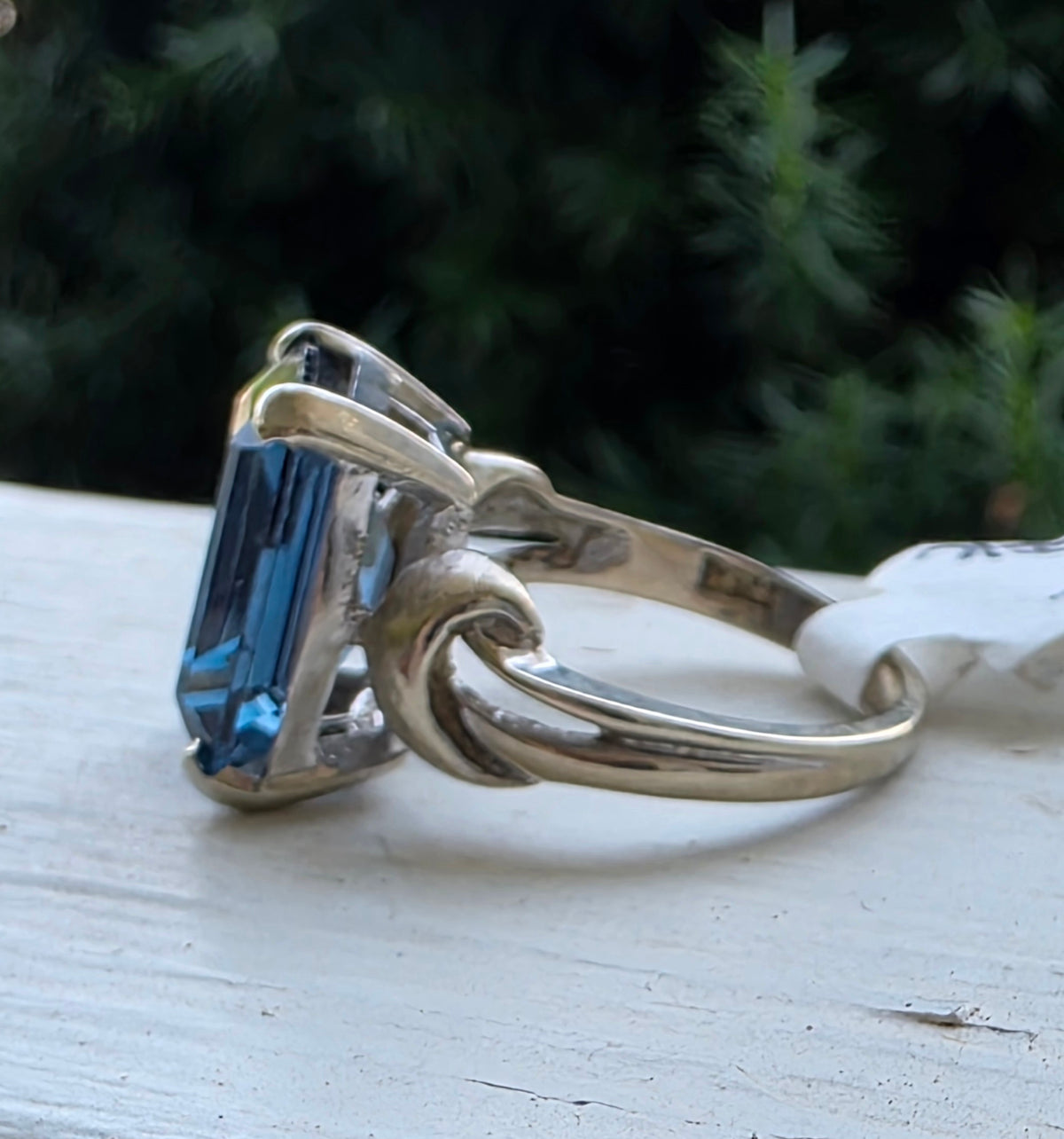 Vintage 10k White Gold Blue Spinel Ring