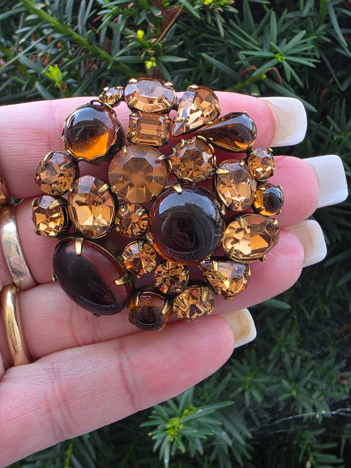 Elegant Unsigned Vintage Amber Root Beer Rhinestone Cabochon Dome Brooch