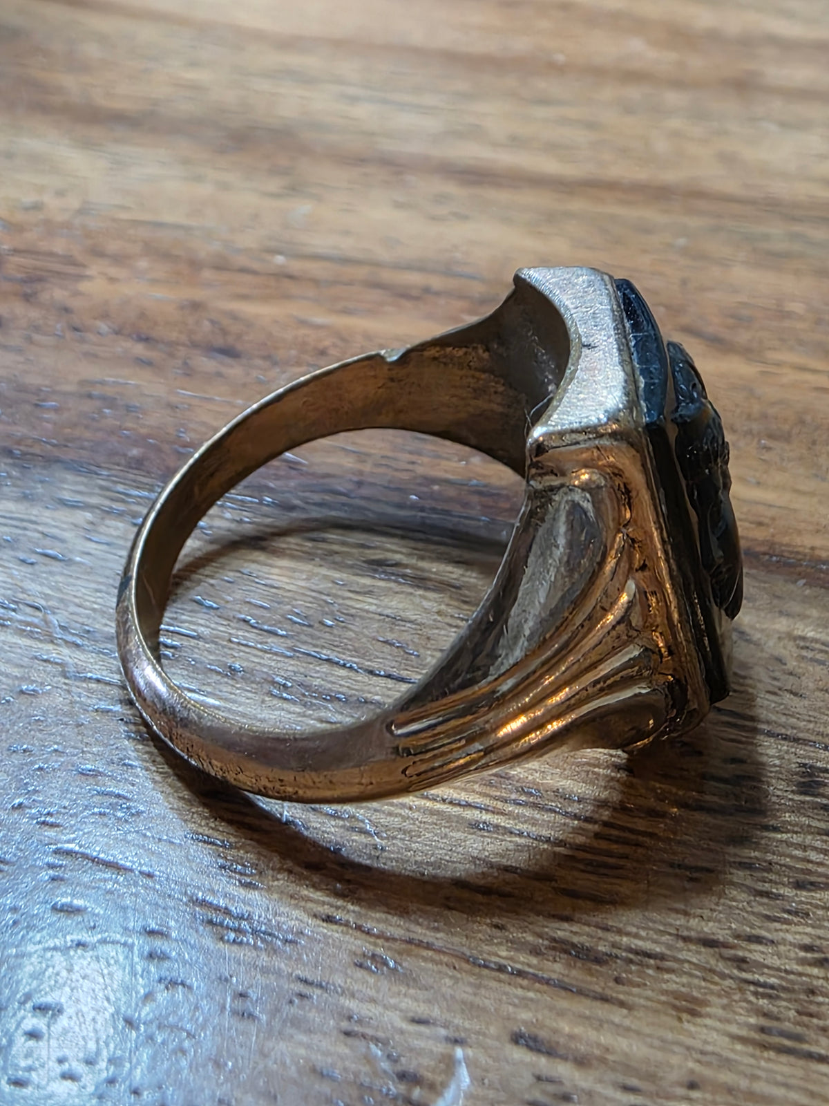 Vintage Gold Filled Molded Brown Glass 3-D Intaglio Ring, Size 11