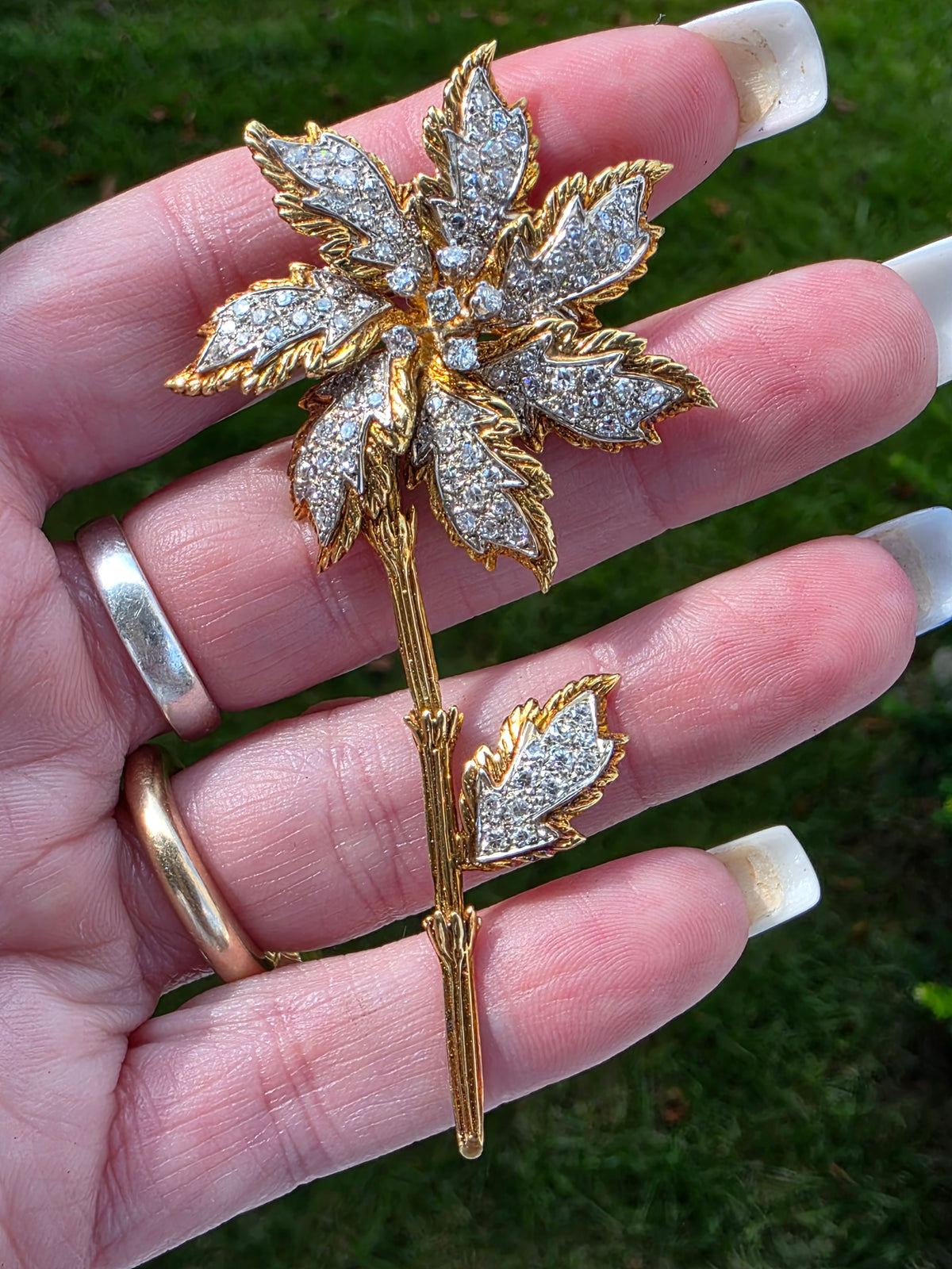 Vintage 1950s 18k Gold & Diamond Articulated Poinsettia Brooch