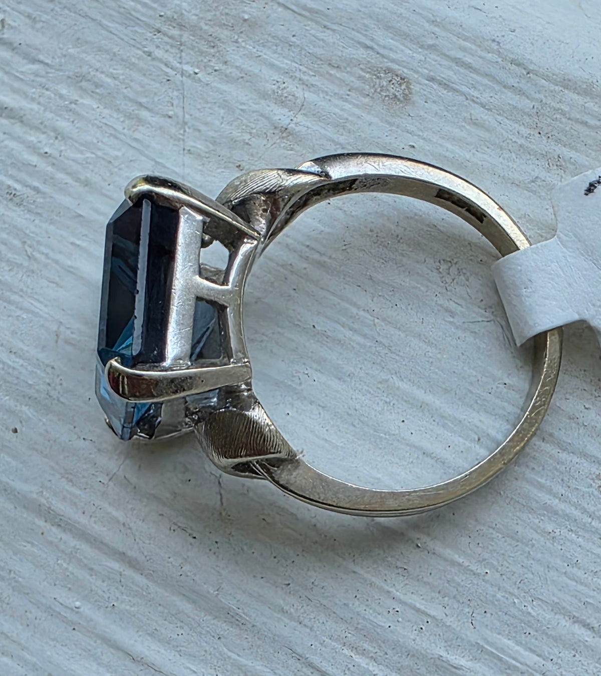Vintage 10k White Gold Blue Spinel Ring