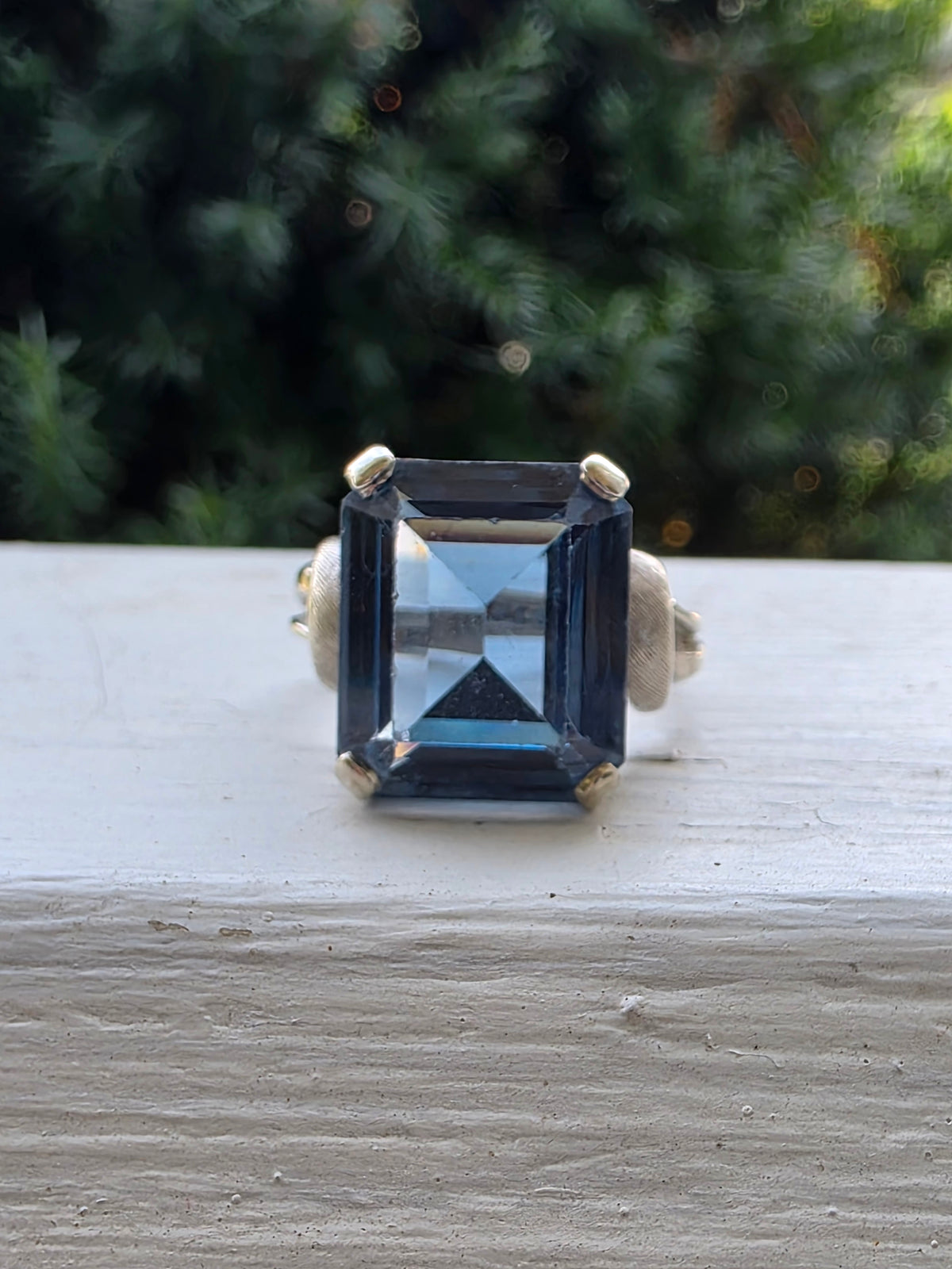 Vintage 10k White Gold Blue Spinel Ring