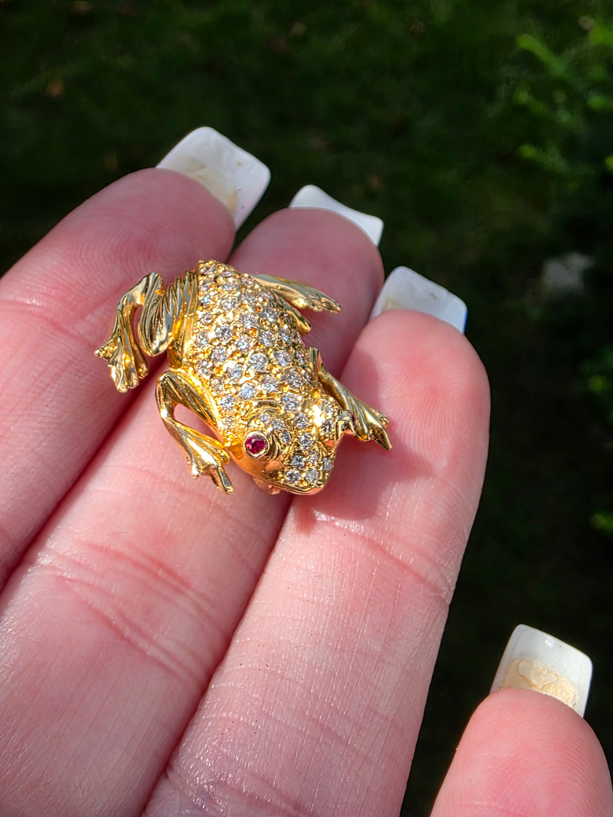 Vintage 18k Yellow Gold & Pave Set Diamond Frog Brooch