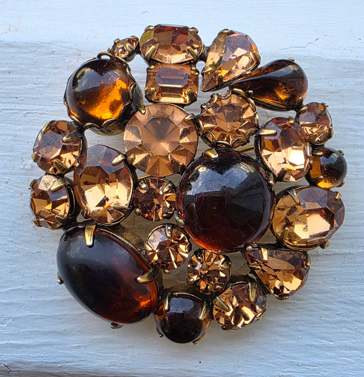 Elegant Unsigned Vintage Amber Root Beer Rhinestone Cabochon Dome Brooch