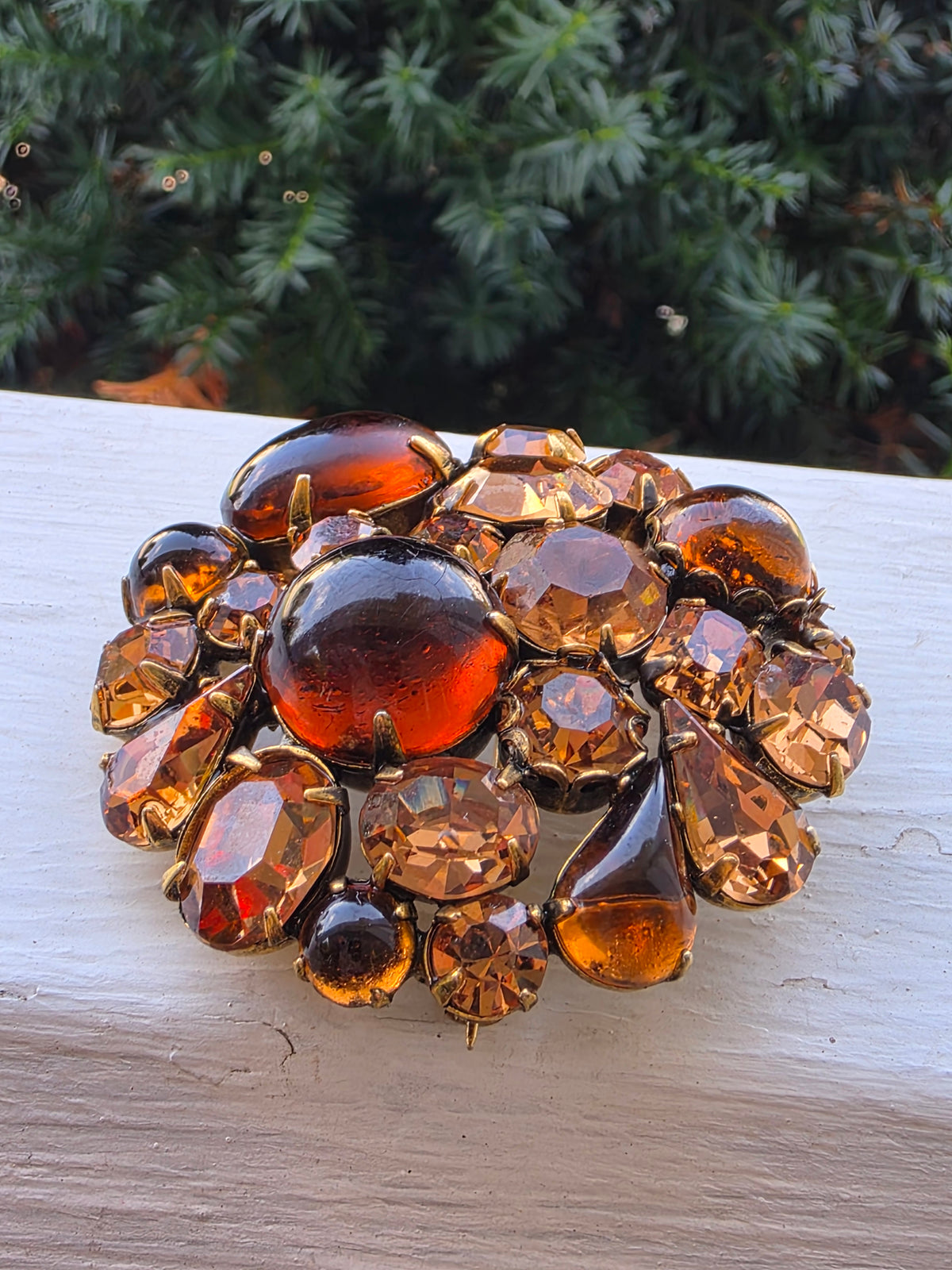 Elegant Unsigned Vintage Amber Root Beer Rhinestone Cabochon Dome Brooch