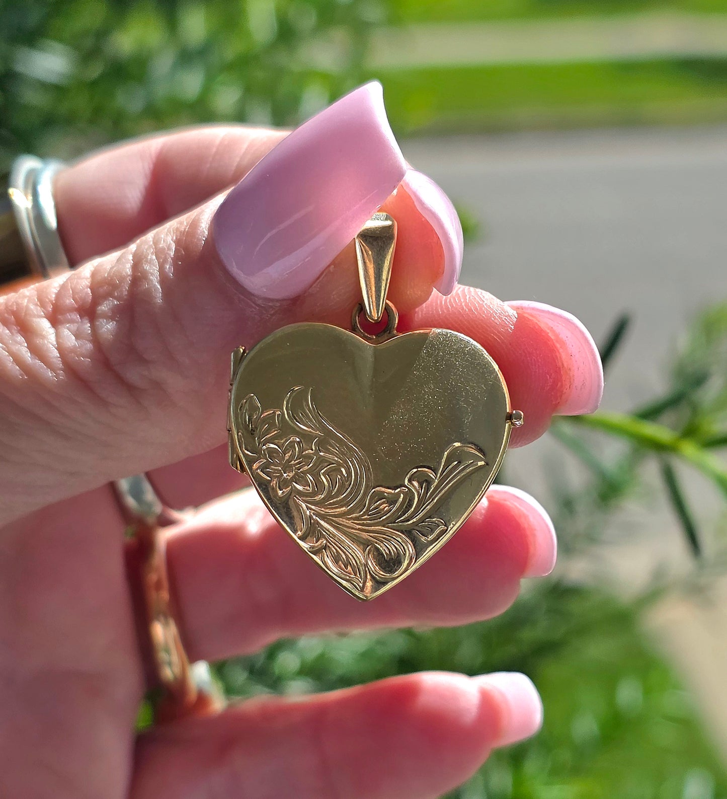 Vintage 14k Yellow Gold Engraved Heart Locket