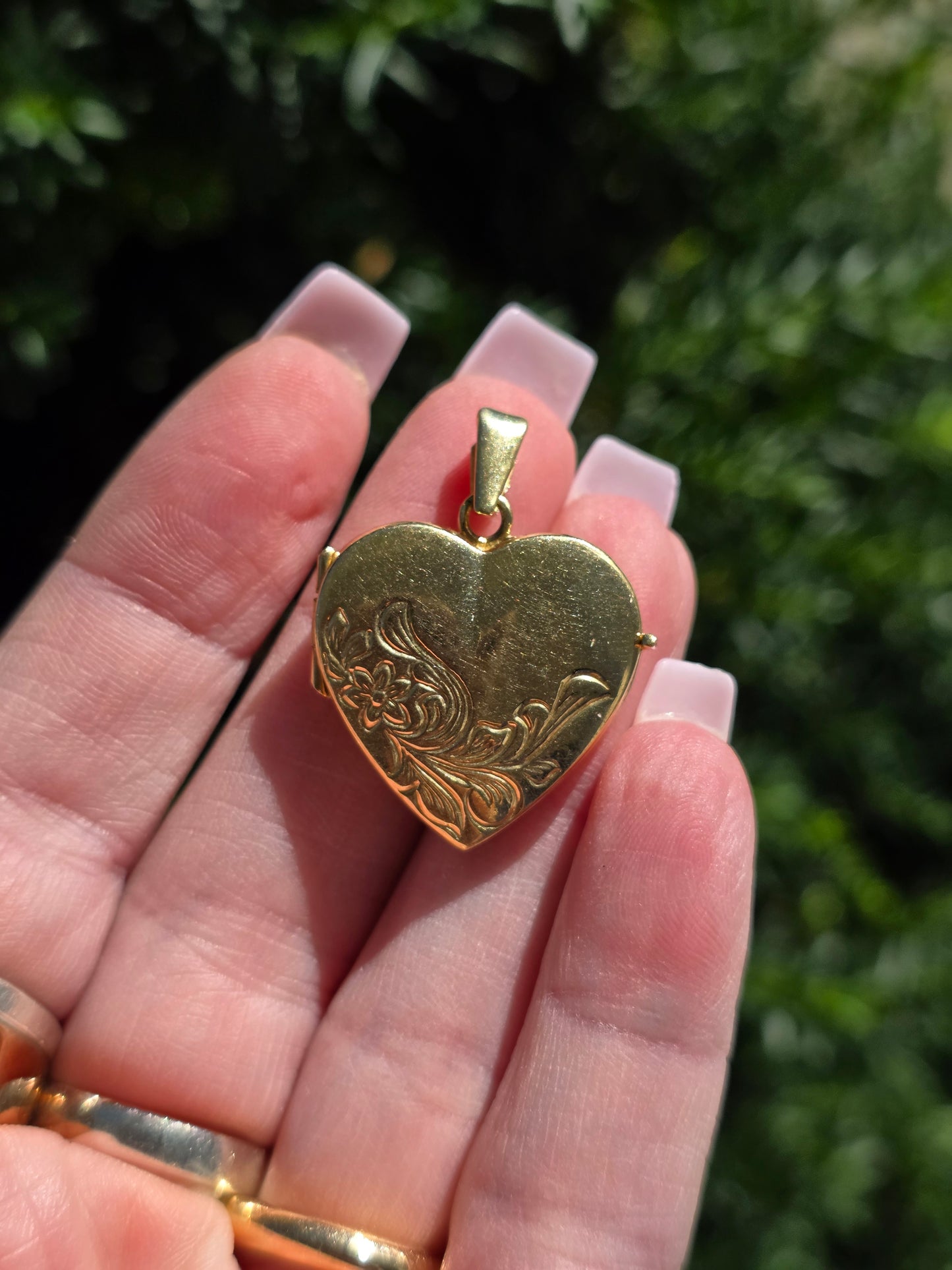 Vintage 14k Yellow Gold Engraved Heart Locket